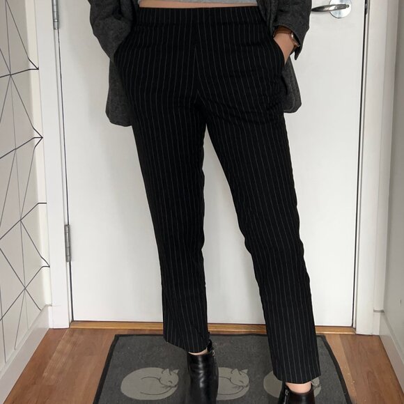 2for$30🏷Uniqlo Pull-On Cropped Pant Trouser Black Pinstripe - Picture 1 of 14